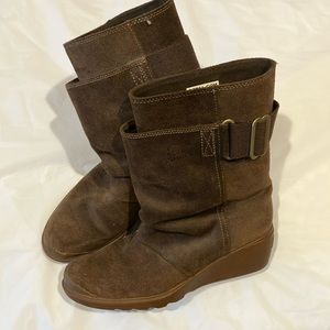 EUC Sz 8 Sorel brown suede boots